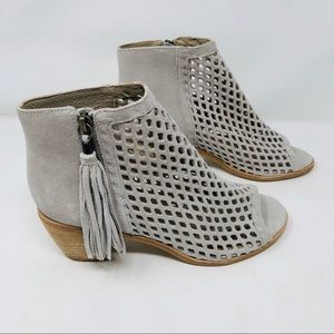 COPY - New Matisse Indie Cut out tassel ankle booties